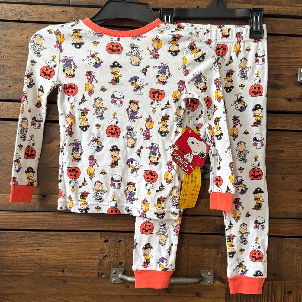 NWT Kids Peanuts Halloween Charlie Brown & Snoopy Pajama Set
